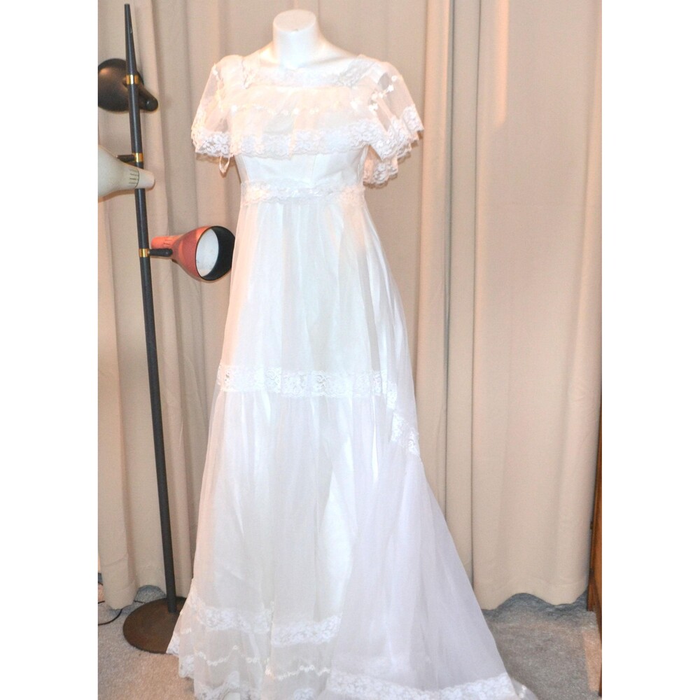 Vintage Wedding Gown 70s Lace Peasant Country Edwardian Style